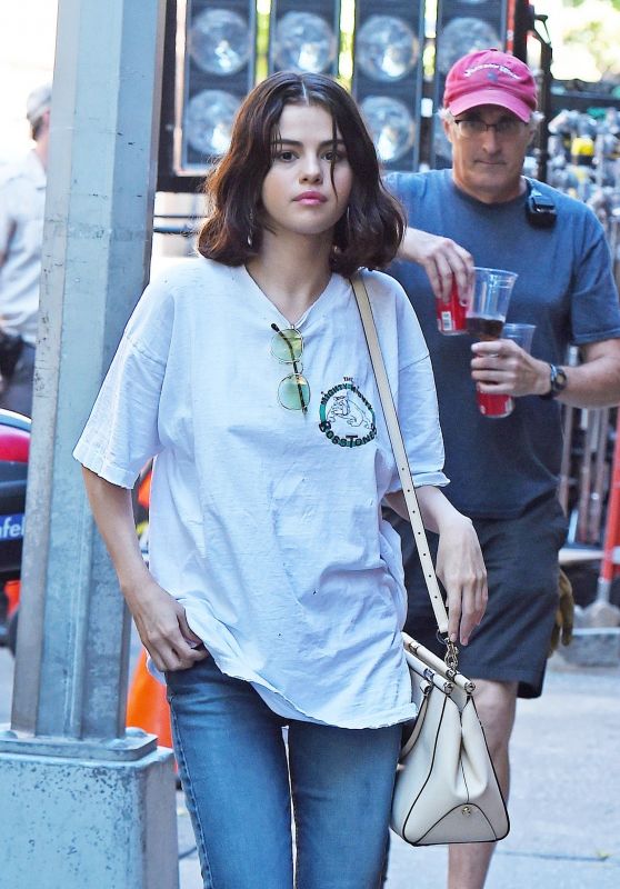 SELENA GOMEZ Arrives on the Set of Untitled Woody Allen Movie in New York 09/22/2017