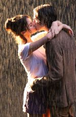 SELENA GOMEZ Kissing on the Rain on the Set of Untitled Woody Allen Project 09/26/2017