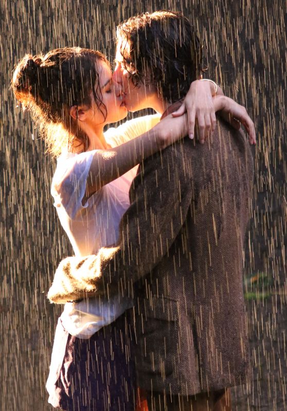 SELENA GOMEZ Kissing on the Rain on the Set of Untitled Woody Allen Project 09/26/2017