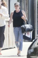 SHANNEN DOHERTY Shopping for Groceries in Malibu 09/06/2017