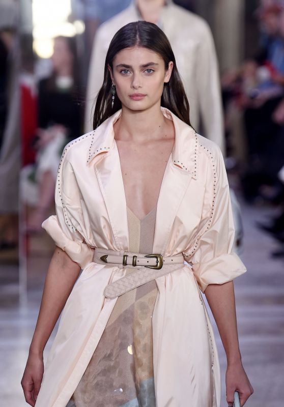 TAYLOR HILL at Bottega Veneta Fashion Show at Milan Fashion Week