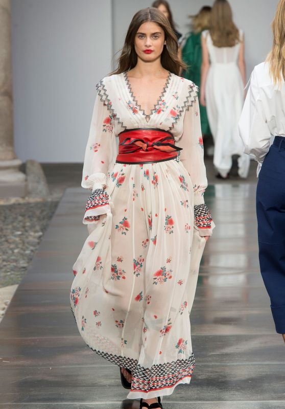 TAYLOR HILL at Philosophy di Lorenzo Serafini Fashion Show at Milan Fashion Week