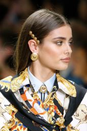 TAYLOR HILL at Versace Fashion Show at Milan Fashion Week
