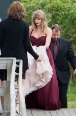 TAYLOR SWIFT at Friend