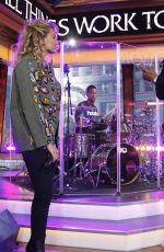 TORI KELLY Peforms at Good Morning America 09/22/2017