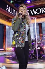 TORI KELLY Peforms at Good Morning America 09/22/2017