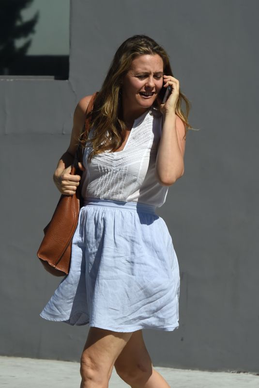 ALICIA SILVERSTONE Leaves Crossroads Kitchen in West Hollywood 10/04/2017