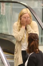 AMANDA BYNES Shopping at Ralphs in Los Angeles 09/30/2017