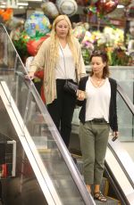 AMANDA BYNES Shopping at Ralphs in Los Angeles 09/30/2017