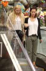 AMANDA BYNES Shopping at Ralphs in Los Angeles 09/30/2017