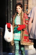 ANNA KENDRICK on the Set of Nicole in Vancouver 10/25/2017