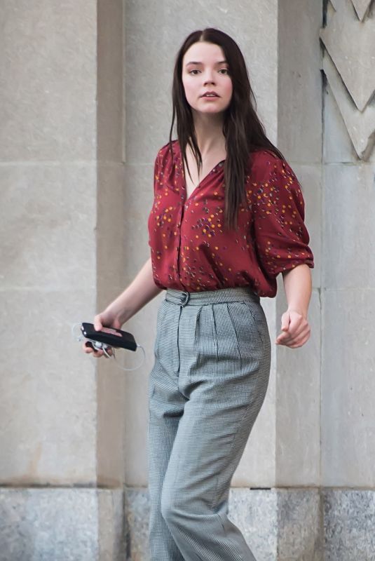 ANYA TAYLOR-JOY Leaves a School in Philadelphia 10/02/2017