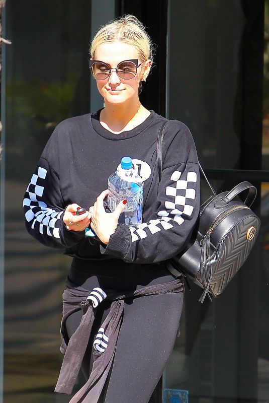 ASHLEE SIMPSON Leaves a Gym in Studio City 10/12/2017