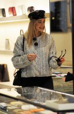 CHIARA FERRAGNI Out Shopping in Milan 10/21/2017