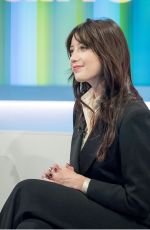 DIASY LOWE at Lorraine Show in London 10/11/2017