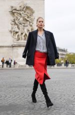 DOUTZEN KROES on the Set of a Photoshoot at Arc De Triomphe in Paris 10/01/2017