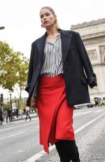 DOUTZEN KROES on the Set of a Photoshoot at Arc De Triomphe in Paris 10/01/2017