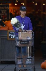 ELISABETTA CANALIS Shopping at Bristol Farms in Beverly Hills 10/05/2017