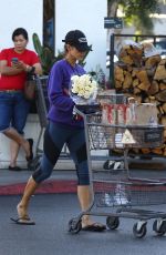 ELISABETTA CANALIS Shopping at Bristol Farms in Beverly Hills 10/05/2017
