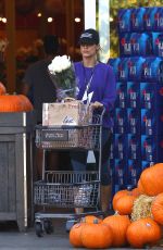 ELISABETTA CANALIS Shopping at Bristol Farms in Beverly Hills 10/05/2017