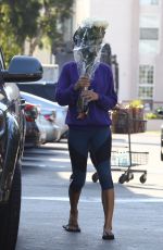 ELISABETTA CANALIS Shopping at Bristol Farms in Beverly Hills 10/05/2017