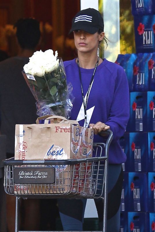 ELISABETTA CANALIS Shopping at Bristol Farms in Beverly Hills 10/05/2017