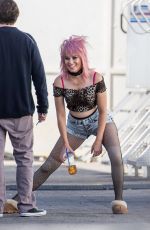 ELIZABETH BANKS on the Set of The Happytime Murders 10/10/2017