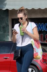 ELIZABETH OLSEN Shopping at Trader Joe
