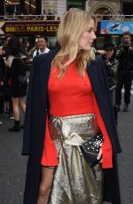 ELLIE GOULDING at Stella McCartney Fashion Show in Paris 10/01/2017