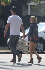 ELSA PATAKY and Chris Hemsworth Out Shopping in Venice Beach 10/02/2017
