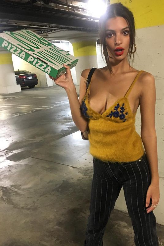 EMILY RATAJKOWSKI Out for Pizza 10/28/2017