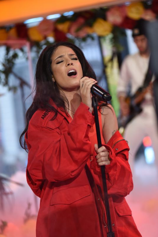 HALSEY Performs at Good Morning America in New York 10/12/2017