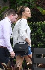 HANNAH DAVIS Out House Hunting in Miami 10/04/2017