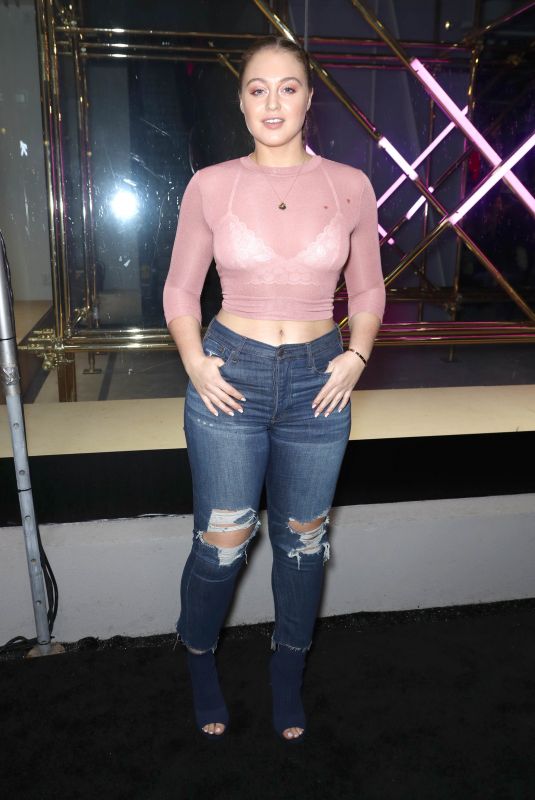 ISKRA LAWRENCE at American Eagle’s New Concept Store Opening in New York 10/24/2017