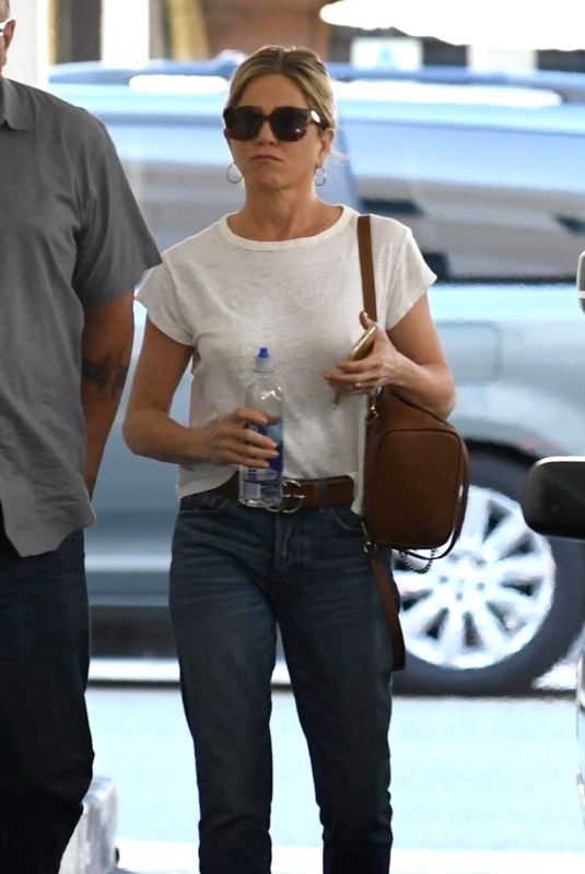 JENNIFER ANISTON Out ad About in Beverly Hills 10/17/2017
