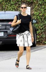 JENNIFER GARNER Headint to a Church in Brentwood 10/01/2017