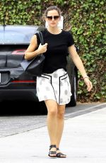JENNIFER GARNER Headint to a Church in Brentwood 10/01/2017