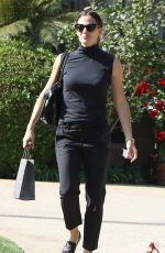 JENNIFER GARNER Out and About in Los Angeles 10/13/2017