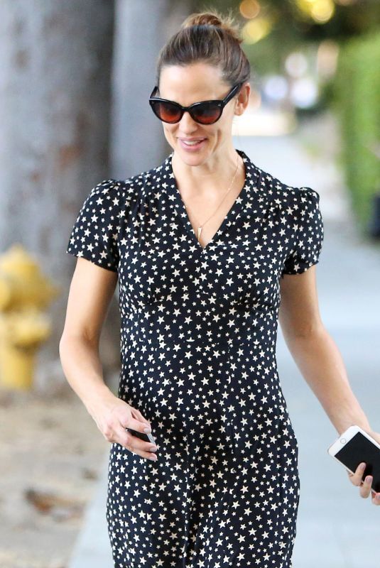 JENNIFER GARNER Out and About in Los Angeles 10/25/2017