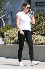 JENNIFER GARNER Out and About in Pacific Palisades 10/08/2017