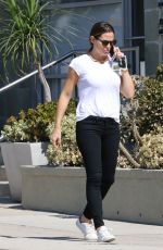 JENNIFER GARNER Out and About in Pacific Palisades 10/08/2017