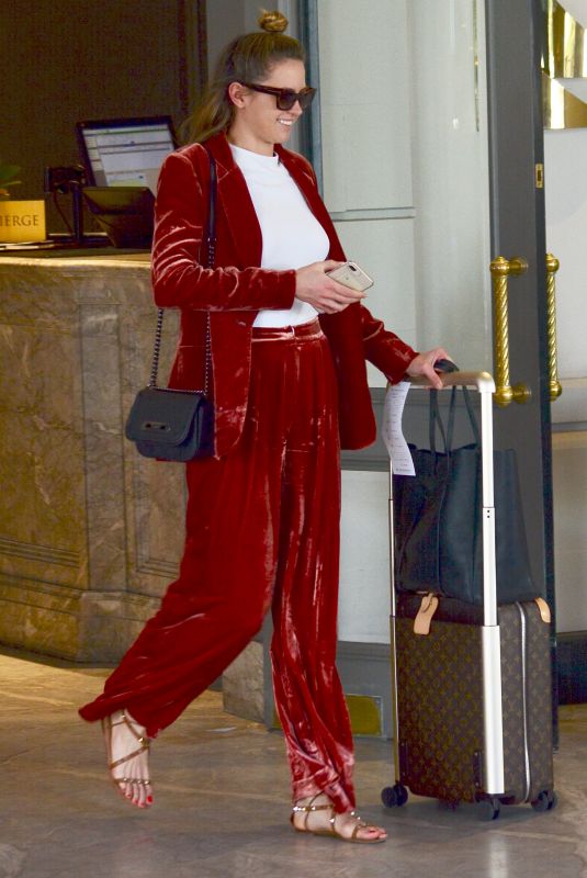 JESINTA FRANKLIN Out in Double Bay 10/17/2017