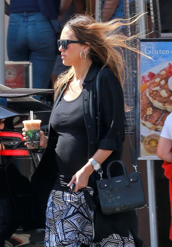 JESSICA ALBA at uUrth Caffe in Beverly Hills 10/01/2017