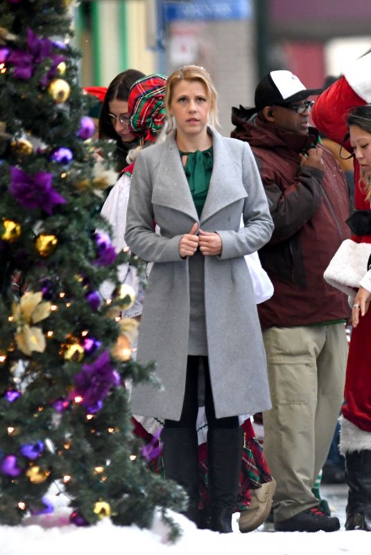 JODIE SWEETIN on the Set of a Christmas Movie in Vancouver 10/13/2017