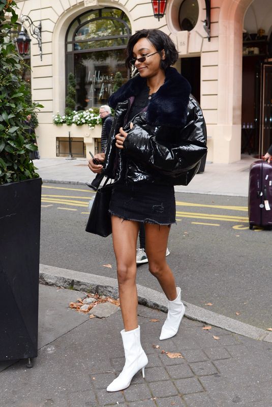 JOURDAN DUNN ut in paris, france during paris fashion week 10/02/2017 | picture pub