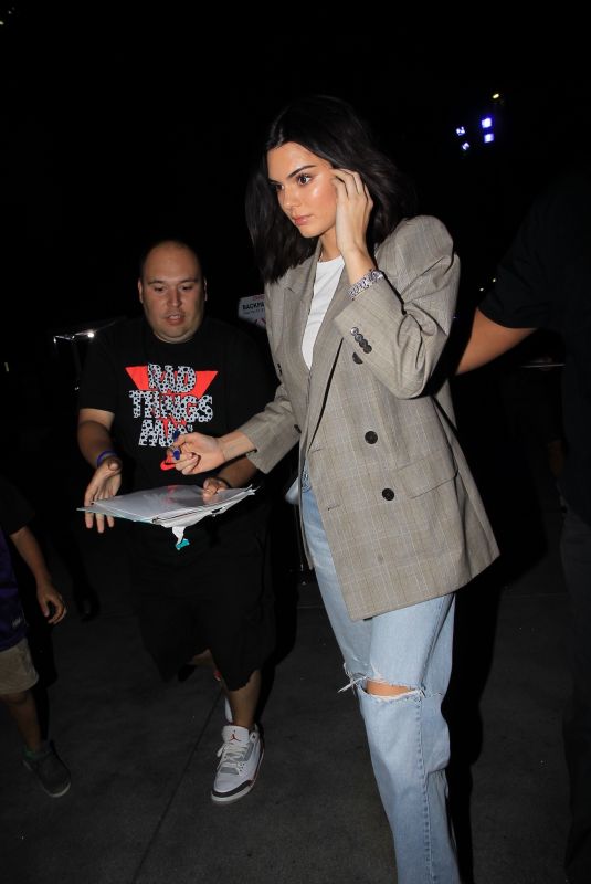 KENDALL JENNER Arrives at Lakers Game in Los Angeles 10/19/2017