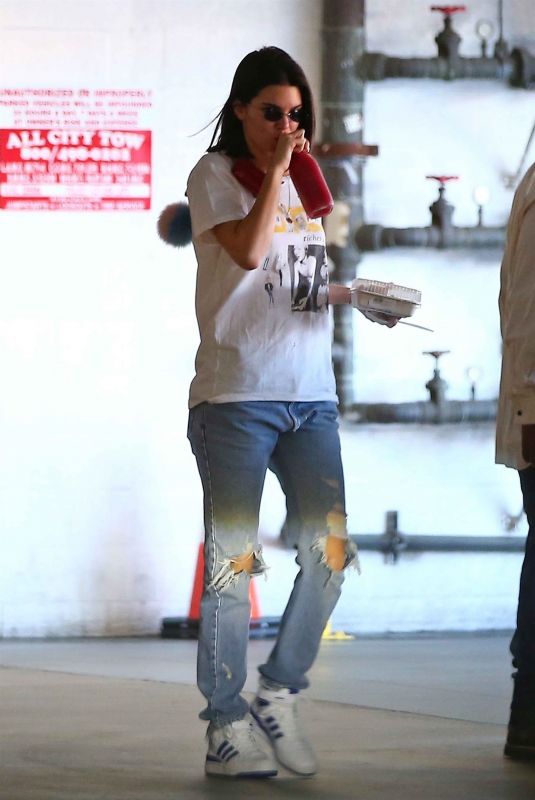 KENDALL JENNER Out for Lunch in Los Angeles 10/02/2017