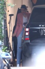 KENDALL JENNER Vistis a Friend