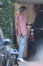 KENDALL JENNER Vistis a Friend