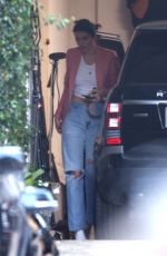 KENDALL JENNER Vistis a Friend